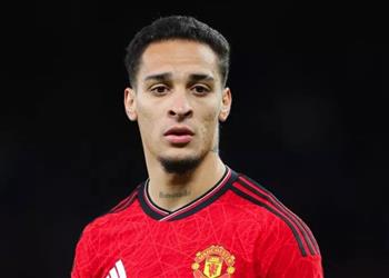 ميرور مانشستر يونايتد يفكر في التخلص من أنتوني بصفقة تبادلية