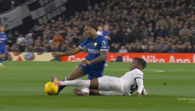 طرد أودوجي في مباراة تشيلسي وتوتنهام بالدوري الانجليزي