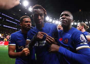 فيديو في ليلة الـvar وبـ9 لاعبين توتنهام يسقط برباعية أمام تشيلسي ويمنح الصدارة لـ مانشستر سيتي