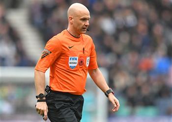 أنتوني تايلور يعود إلى الدوري الإنجليزي في مباراة مرتقبة