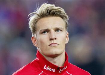 مدرب النرويج يثير القلق بشأن حالة مارتن أوديجارد