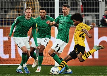 فيديو بوروسيا دورتموند يفوز على نيوكاسل بثنائية نظيفة في دوري أبطال أوروبا