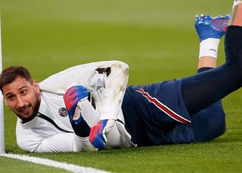 جماهير ميلان ت هين دوناروما في مباراة باريس سان جيرمان بدوري أبطال أوروبا