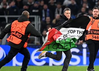 فيديو بسبب علم فلسطين إيقاف مباراة مانشستر يونايتد وكوبنهاجن في دوري أبطال أوروبا