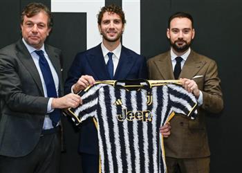 رسمي ا يوفنتوس يجدد عقد لوكاتيلي حتى 2028