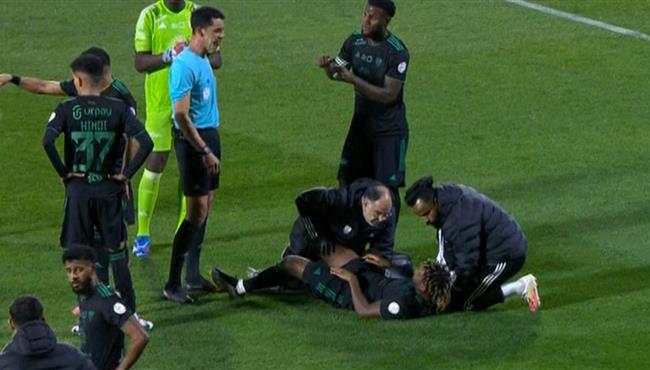 اصابة سان ماكسيمان في مباراة الاهلي وضمك بالدوري السعودي