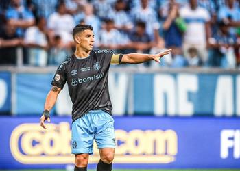 وسط ارتباطه بـ إنتر ميامي مدرب جريميو يؤكد رحيل لويس سواريز