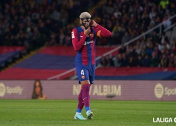 مدير بايرن ميونخ يرد على أنباء التعاقد مع رونالد أراوخو من برشلونة