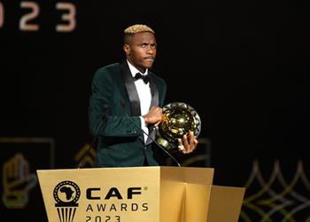 جوائز الكاف 2023 أوسيمين يحصد أفضل لاعب في إفريقيا ومحمد صلاح يظهر بـ التشكيل المثالي