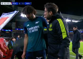 ذا صن توضح طبيعة إصابة محمد النني في مباراة آرسنال وآيندهوفن