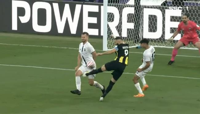 كريم بنزيما يهدر هدف محقق للاتحاد امام اوكلاند سيتي