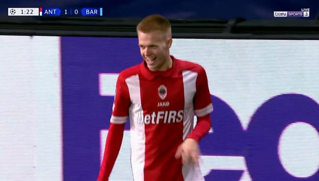 هدف انتويرب الاول في مرمي برشلونة بعد خطأ من حارس المرمي بدوري ابطال اوروبا