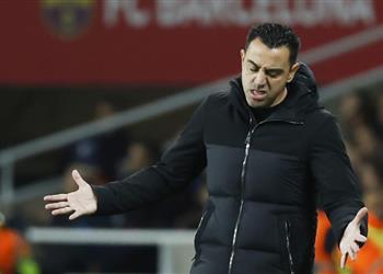 آس توضح تفاصيل الجلسة الساخنة بين تشافي ولاعبي برشلونة بعد الهزيمة أمام أنتويرب