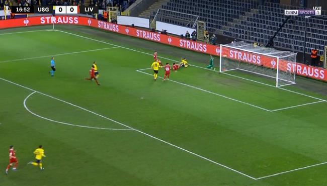 فرصة خطيرة من سانت جيلواز علي مرمي ليفربول في الدوري الاوروبي