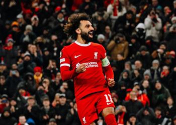 فيديو محمد صلاح ينفجر ضاحك ا أمام ثنائي ليفربول بسبب أهدافه في مرمى مانشستر يونايتد
