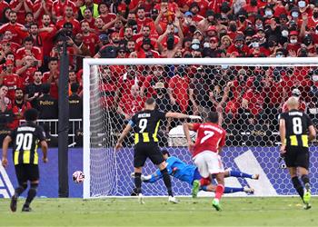 ماركا الفرحة حمراء الأهلي يفوز ضد اتحاد بنزيما في كأس العالم للأندية