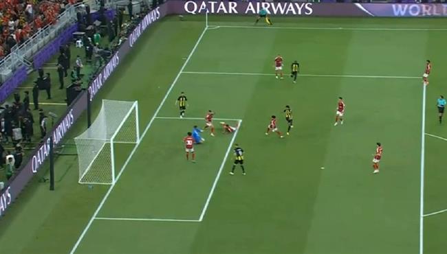تصدي محمد الشناوي الرائع ينقذ الاهلي من هدف امام الاتحاد السعودي