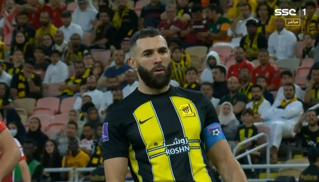 كريم بنزيما يهدر فرصة هدف امام الاهلي بكاس العالم للاندية