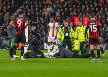 لوتون تاون يعلن تعرض قائده لسكتة قلبية خلال مباراة بورنموث