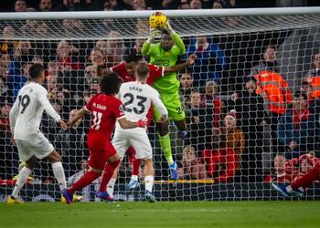 رجل مباراة ليفربول ومانشستر يونايتد في الدوري الإنجليزي