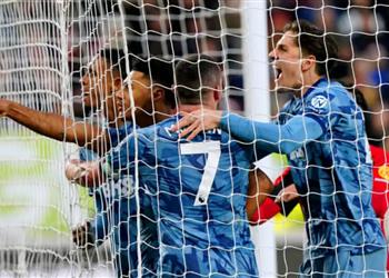 أستون فيلا ي صدر بيان ا رسمي ا بشأن واقعة واتكينز مع مشجع برينتفورد