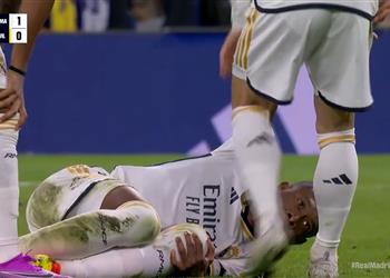 فيديو ألابا يغادر مباراة ريال مدريد وفياريال بعد إصابة قوية
