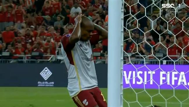 بيرسي تاو يهدر هدف محقق للاهلي امام فلومينينسي بكأس العالم للأندية