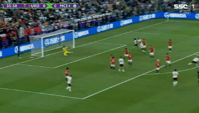 تصدي حارس اوراوا يحرم فودين من تسجيل هدف لمانشستر سيتي