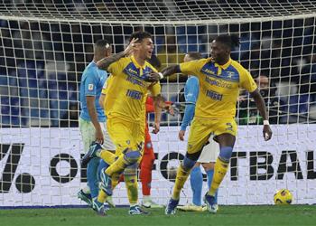 فيديو فروزينوني ي هين نابولي برباعية في ثمن نهائي كأس إيطاليا