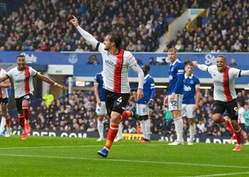 لوتون تاون يوضح تطورات حالة توم لوكيير بعد إصابته بسكتة قلبية