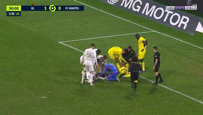 اصابة مصطفي محمد في مباراة نانت وليون بالدوري الفرنسي