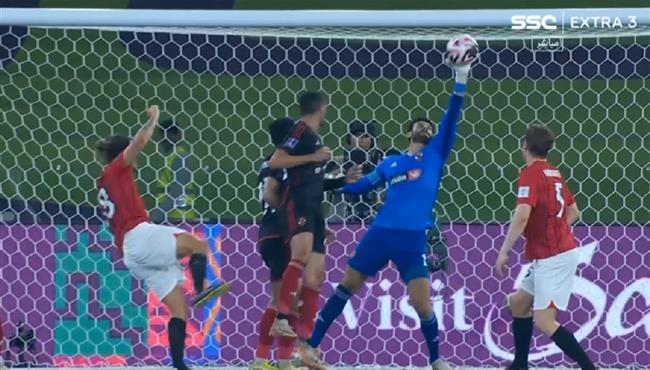 تصدي محمد الشناوي يحرم اوراوا من تسجيل هدف بكاس العالم للاندية