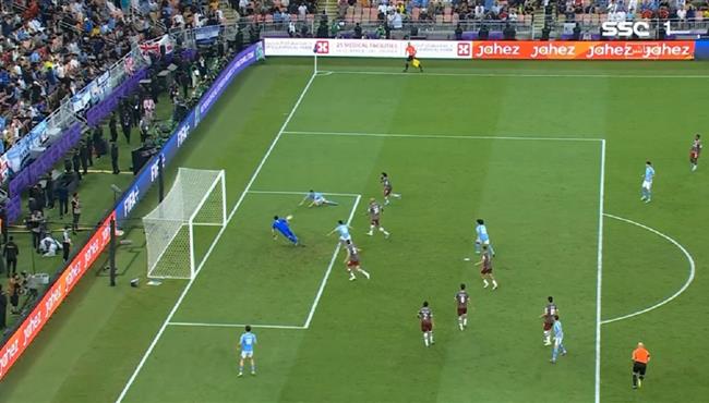 علي مرتين حارس فلومينينسي يحرم مانشستر سيتي من هدف