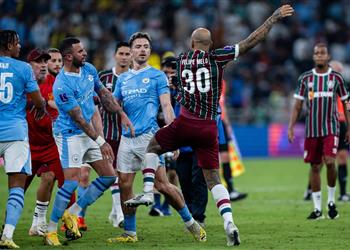 جريليش يكذب فيليبي ميلو بعد مشادتهما في مباراة مانشستر سيتي وفلومينينسي