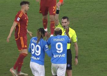 فيديو بـ 9 لاعبين نابولي يسقط أمام روما بثنائية في مباراة البطاقات الملونة