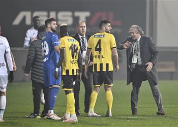 الاتحاد التركي يصدر قرار ا رسمي ا بشأن أحداث مباراة طرابزون سبور وإسطنبول