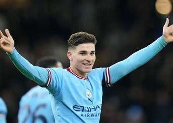 جوليان ألفاريز يرد على إمكانية رحيله إلى برشلونة أو ريال مدريد