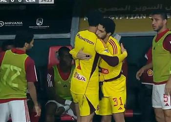 فيديو محمد الشناوي يغادر مباراة الأهلي وسيراميكا كليوباترا مصابا