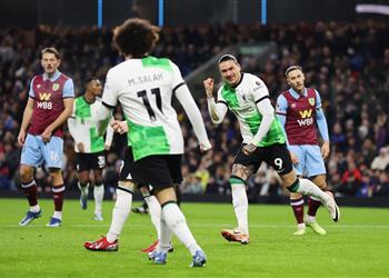 فيديو ليفربول يهزم بيرنلي بثنائية ويتصدر الدوري الإنجليزي مؤقتا