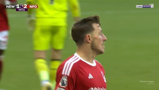 كريس وود يراوغ حارس مرمي نيو كاسل ويسجل هدف رائع لنوتينجهام فورست