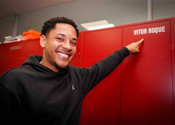 موندو ديبورتيفو تكشف الرقم الأقرب لـ فيتور روكي مع برشلونة