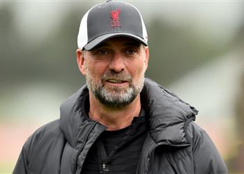 بعد إصابة تسيميكاس وروبيرتسون ليفربول يحسم موقفه من ضم ظهير أيسر في يناير