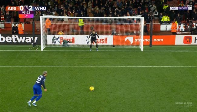 سعيد بن رحمة يهدر ركلة جزاء في مباراة ارسنال ووست هام بالدوري الانجليزي