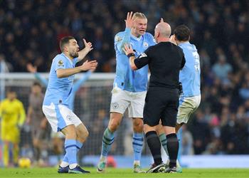 هالاند يواصل إثار الجدل بهجوم جديد ضد حكم مباراة مانشستر سيتي وتوتنهام