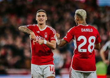 فيديو مانشستر يونايتد يسقط بثنائية أمام نوتينجهام فورست في الدوري الإنجليزي