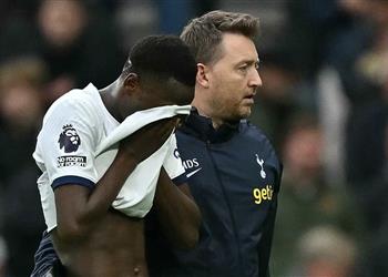 مدرب توتنهام يثير قلق منتخب السنغال حول إصابة بابي سار قبل كأس أمم إفريقيا