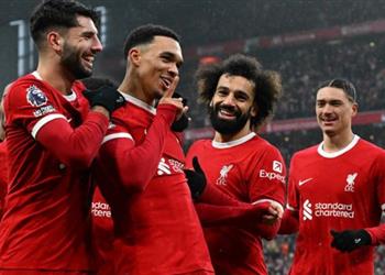 متفوق ا على محمد صلاح مهاجم ليفربول السابق أرنولد الأفضل في موسم الريدز الحالي