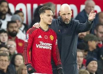 أنتوني عن انتقادات أساطير مانشستر يونايتد غير عادلة وخبيثة