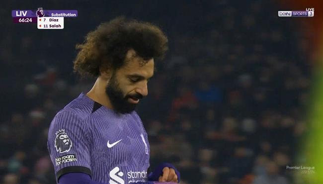 لحظة خروج محمد صلاح في مباراة ليفربول وشيفيلد يونايتد بالدوري الانجليزي