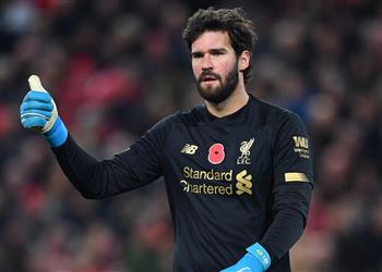 أليسون يثير التكهنات بشأن موعد عودته إلى تدريبات ليفربول